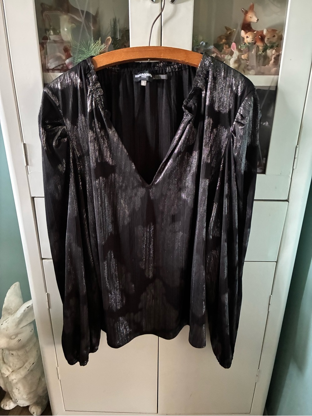 Karl Lagerfeld Paris sz 3X Black Shimmery V-Neck Women's Top euc